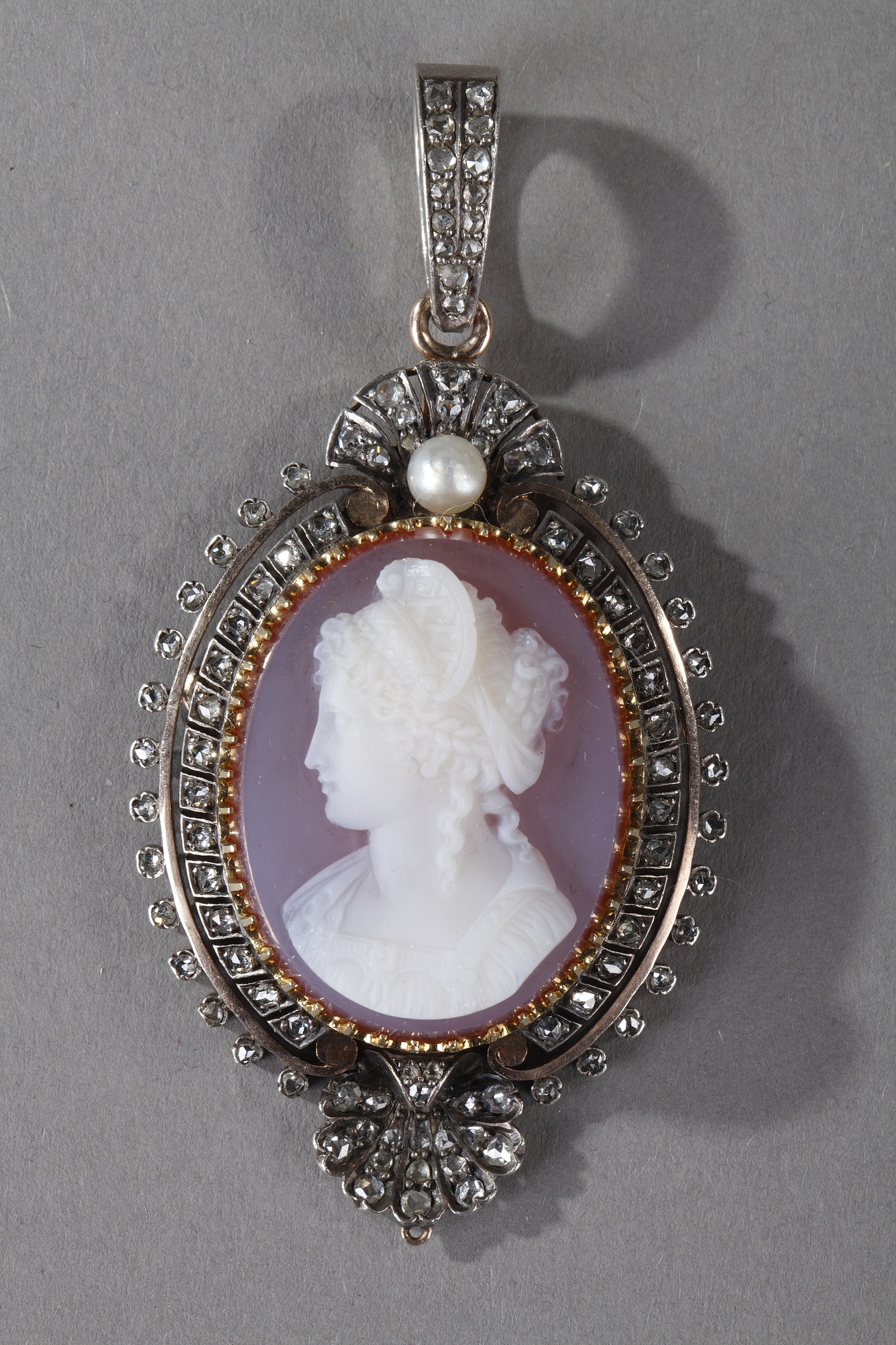 19th century Cameo on agate, gold and diamond